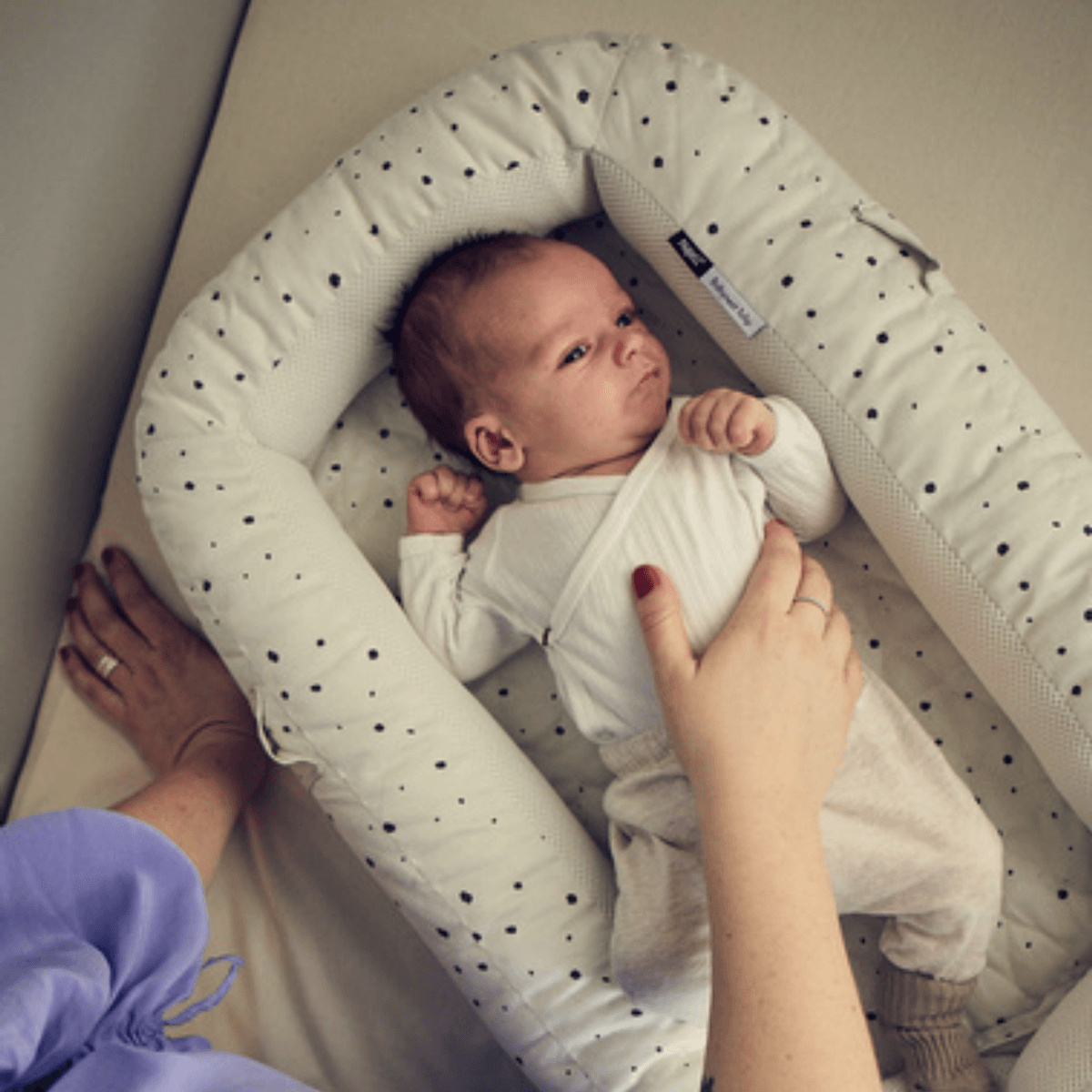 Najell  babynest tulip - Hvit dot 